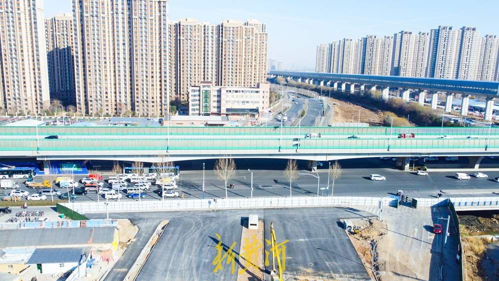 济南奥体西路北延施工，新建跨大辛河桥梁