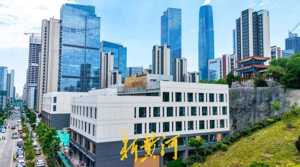 济南CBD核心区新建国际学校初具规模 教学楼顶将设运动跑道