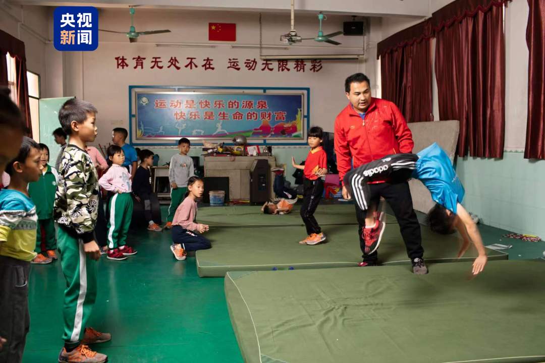 唯一非运动员火炬手，为何是他？