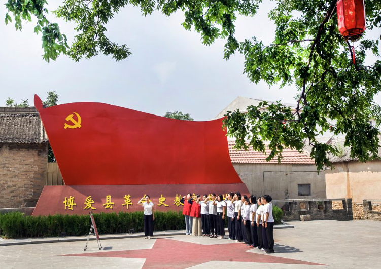 坚持党的全面领导,不断提高党的长期执政能力——习近平党建思想引领新时代全面从严治党系列述评之一