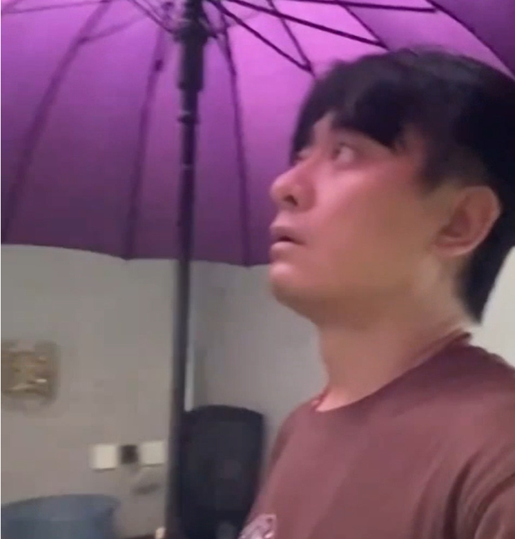 笑不活了！上海暴雨陈赫家里漏成水帘洞 在家要撑伞