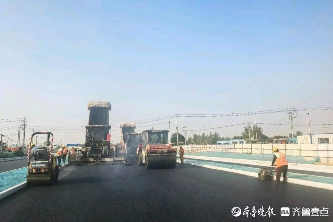 沥青摊铺完成，济南国博城配套设施迎新节点