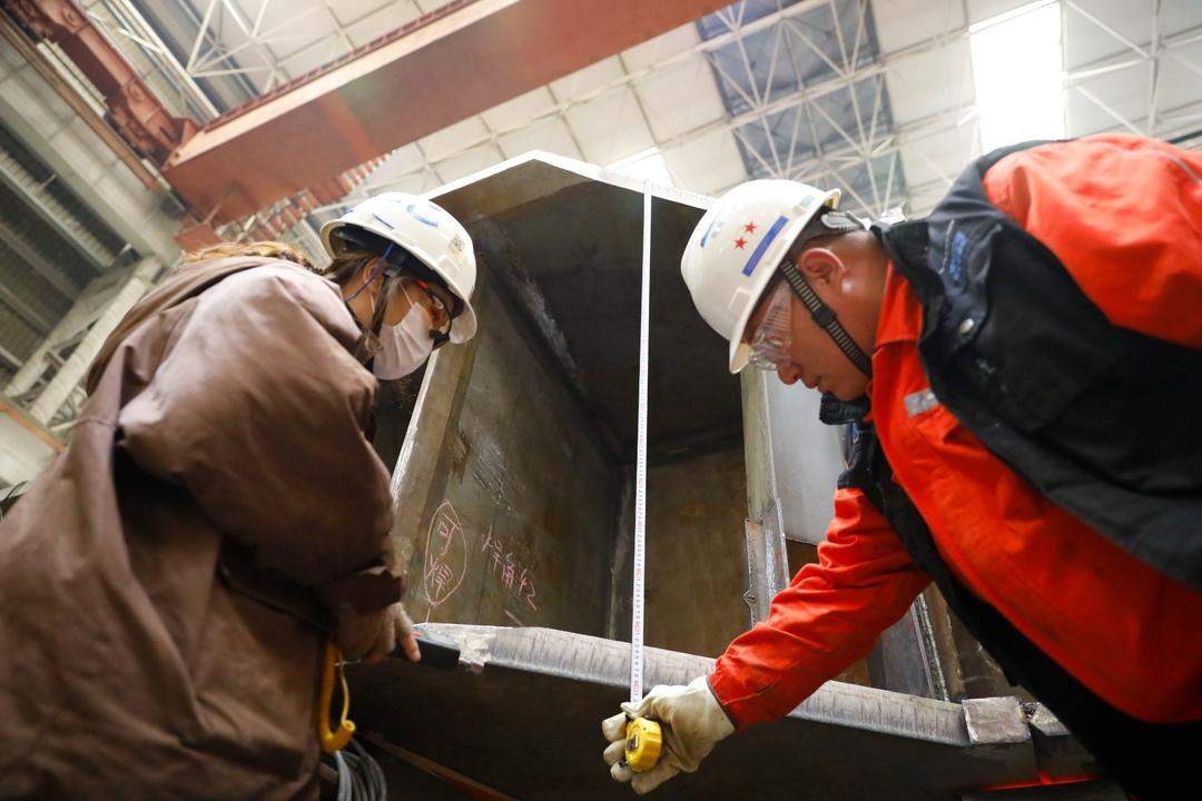 我国建造的最大国际海洋油气平台在青岛完工交付