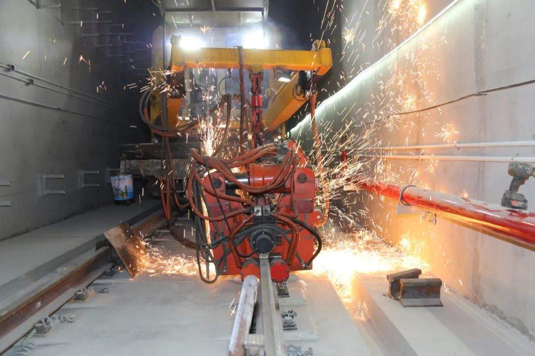 济南轨道交通4号线这个区间实现双线“长轨通”