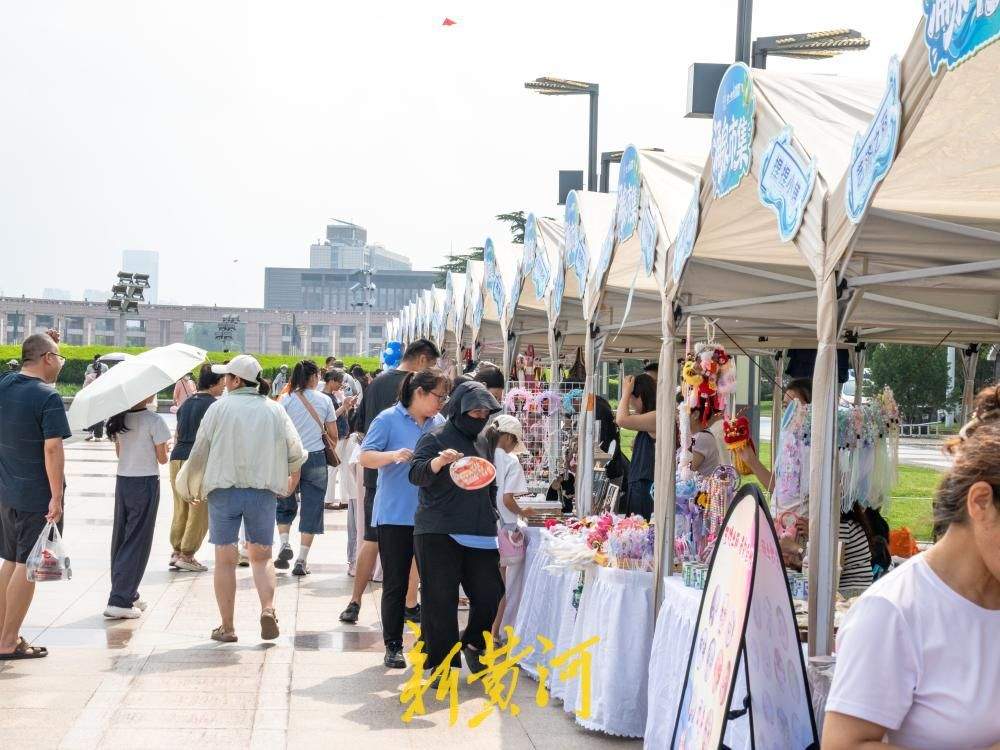 “涌泉市集”热闹开市
