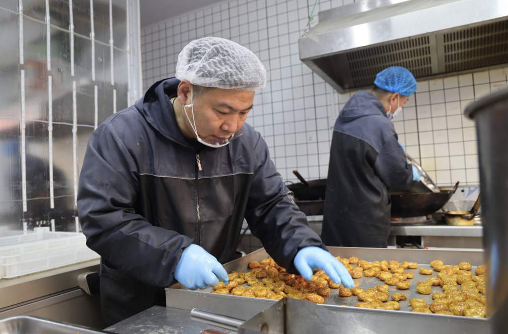 糖溜里的岁月甜,80后夫妻守护“家”的味道