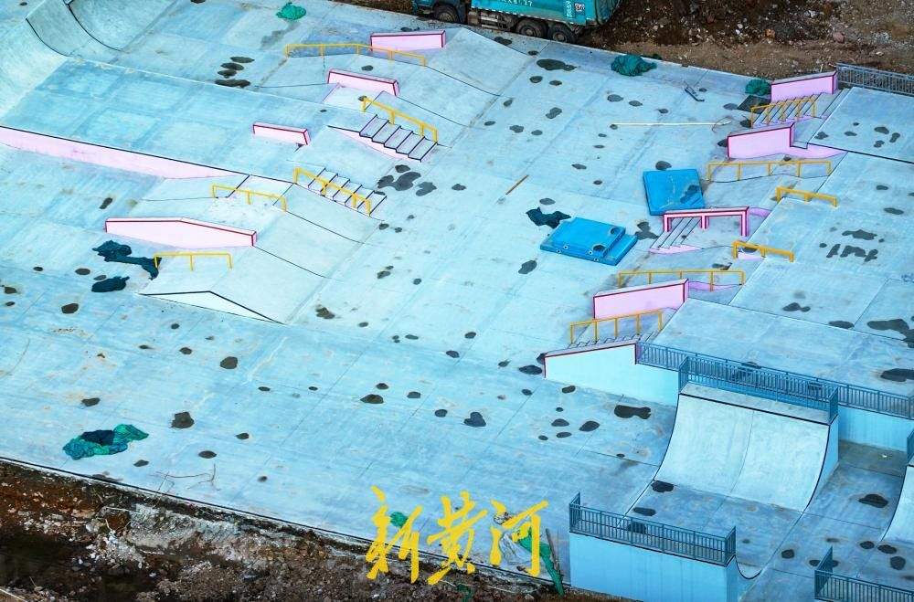 济南西客站片区闲置地块建公园，滑板赛道初具规模