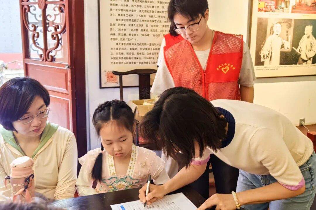 当“五一”遇“五四”，泉城青年志愿者以志愿践初心，用服务暖全城