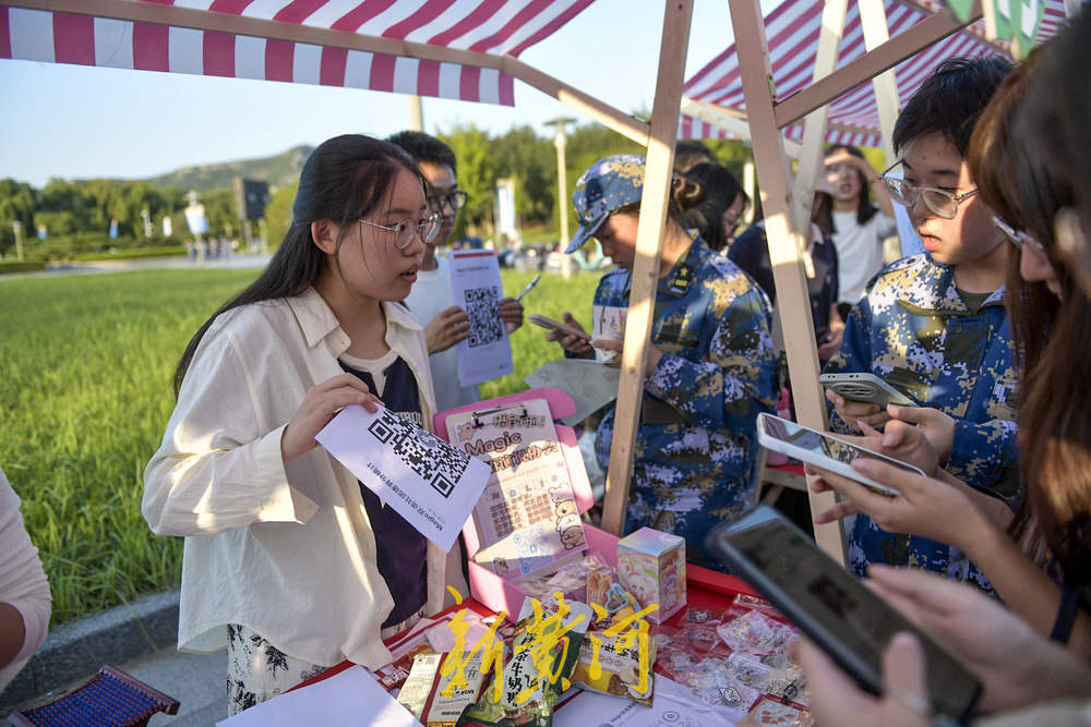 2025级济南市大学生开学典礼设青春市集 汇聚校园活力与地域特色