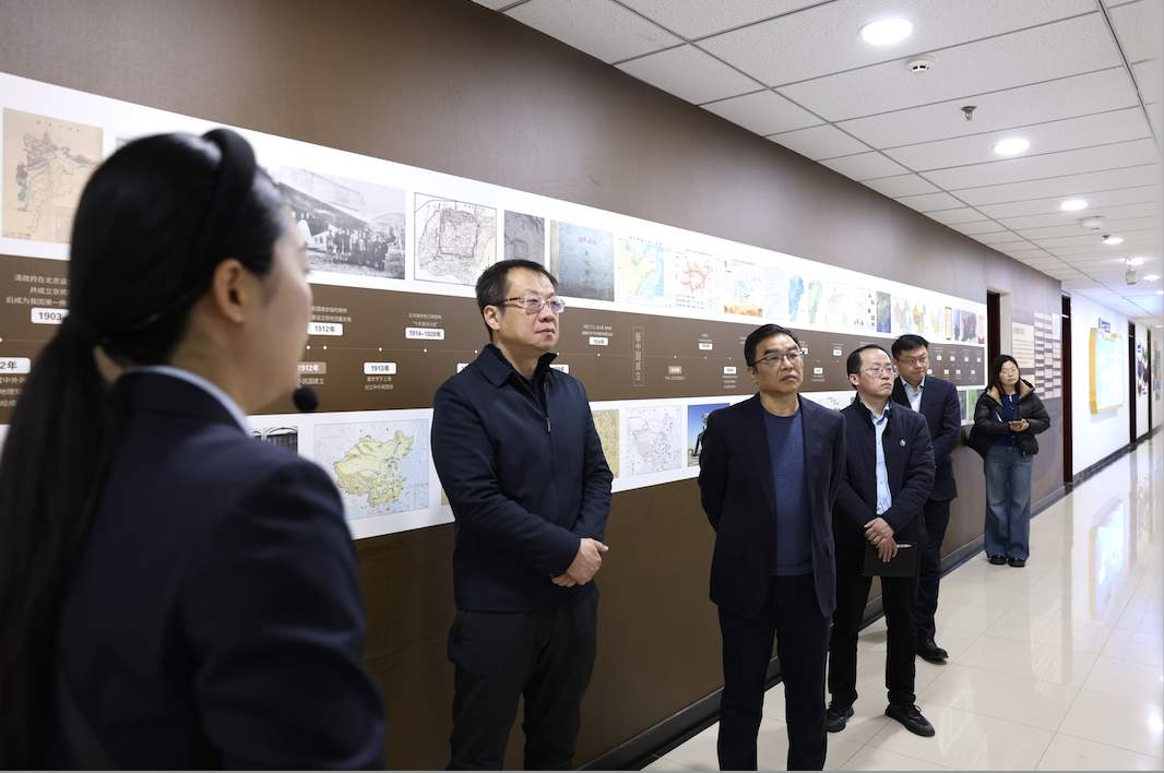 济南市市中区科技局、兴隆街道办领导一行赴山东省地矿局地质测绘院调研交流