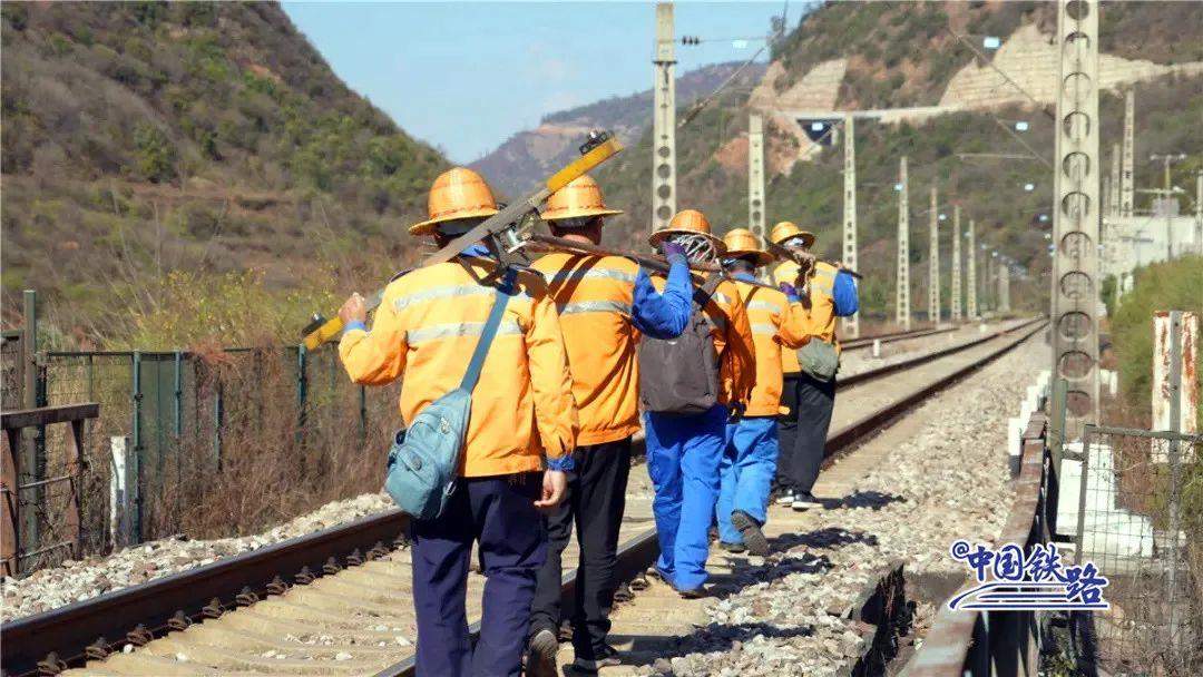龙年大吉!“龙”字号车站送上祝福