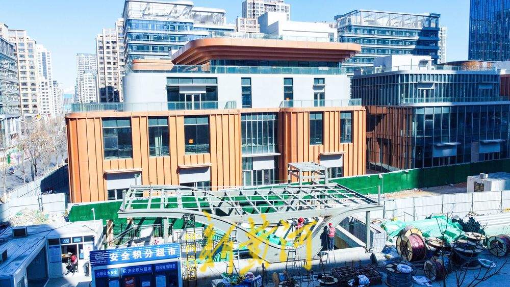 济南地铁6号线安成路站出口“露脸”，地下与地铁3号线相通