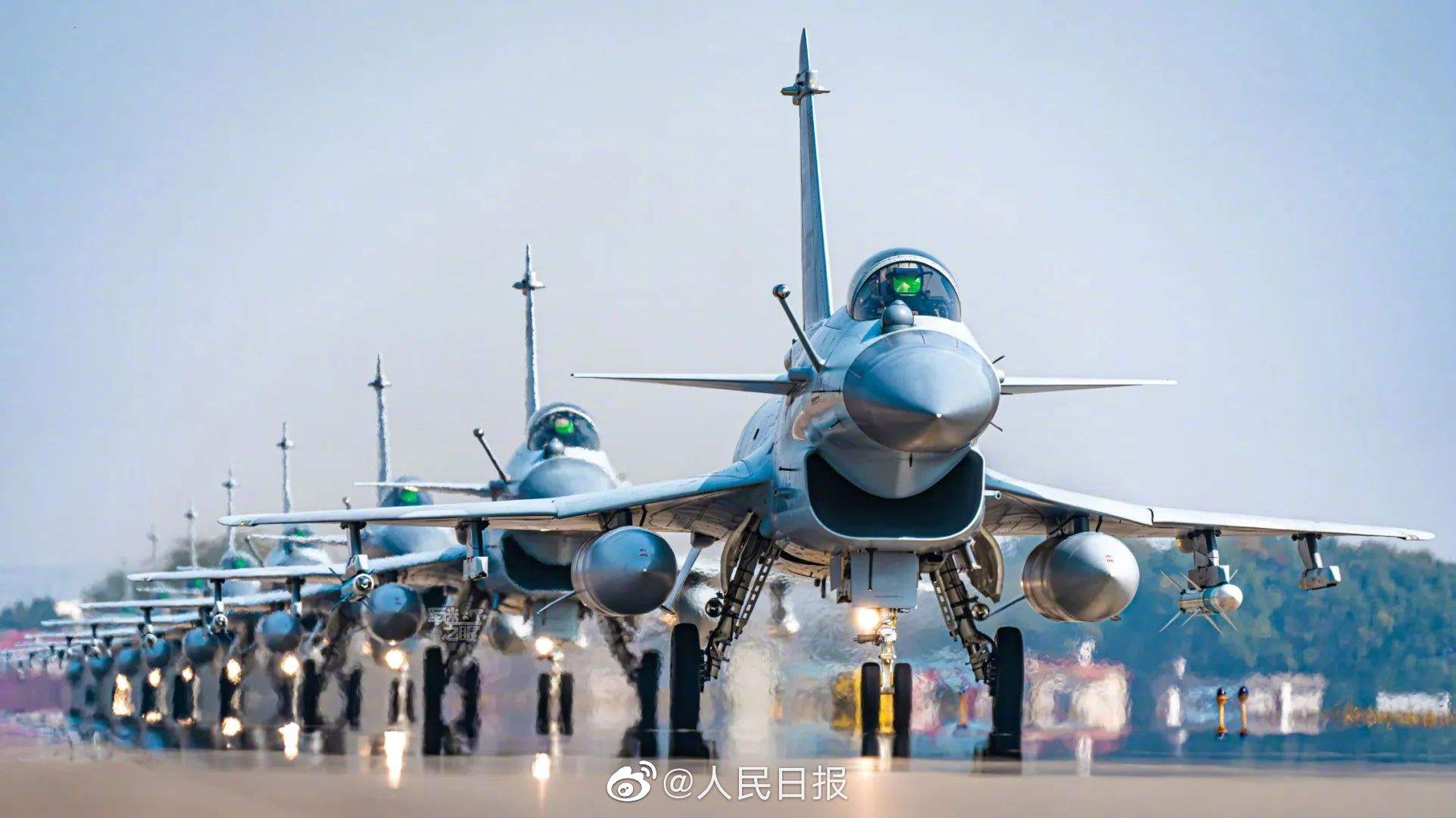 人民日报报告文学歼—10诞生记：龙腾东方