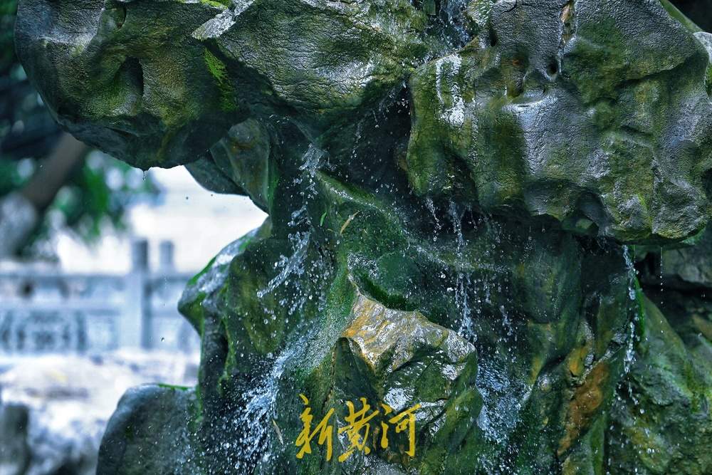 济南秋日胜景 “月牙飞瀑”景观进入高光时刻