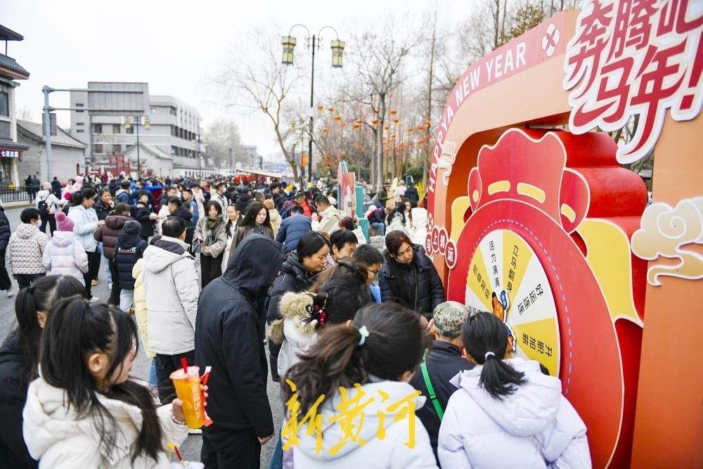 新春“明湖市集”热闹开集,传统与潮流碰撞点亮新春消费