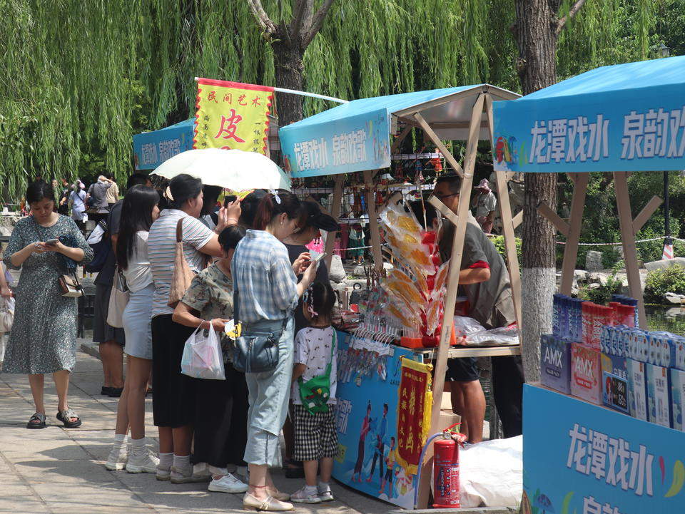 五龙潭暑期亲子狂欢泼水节欢乐举行，孩子们玩水太嗨了