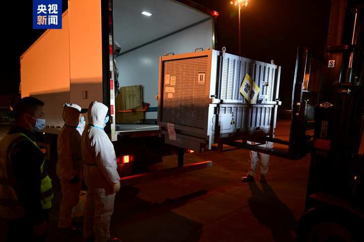 “晓晓”“蕾蕾”入住中国大熊猫保护研究中心雅安基地