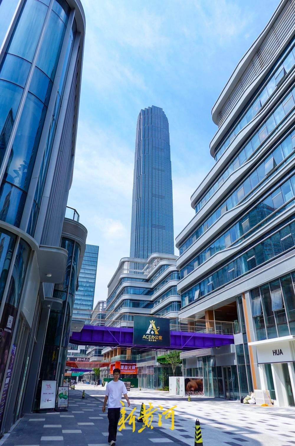 济南CBD新商街雏形初现 部分商家率先入驻经营