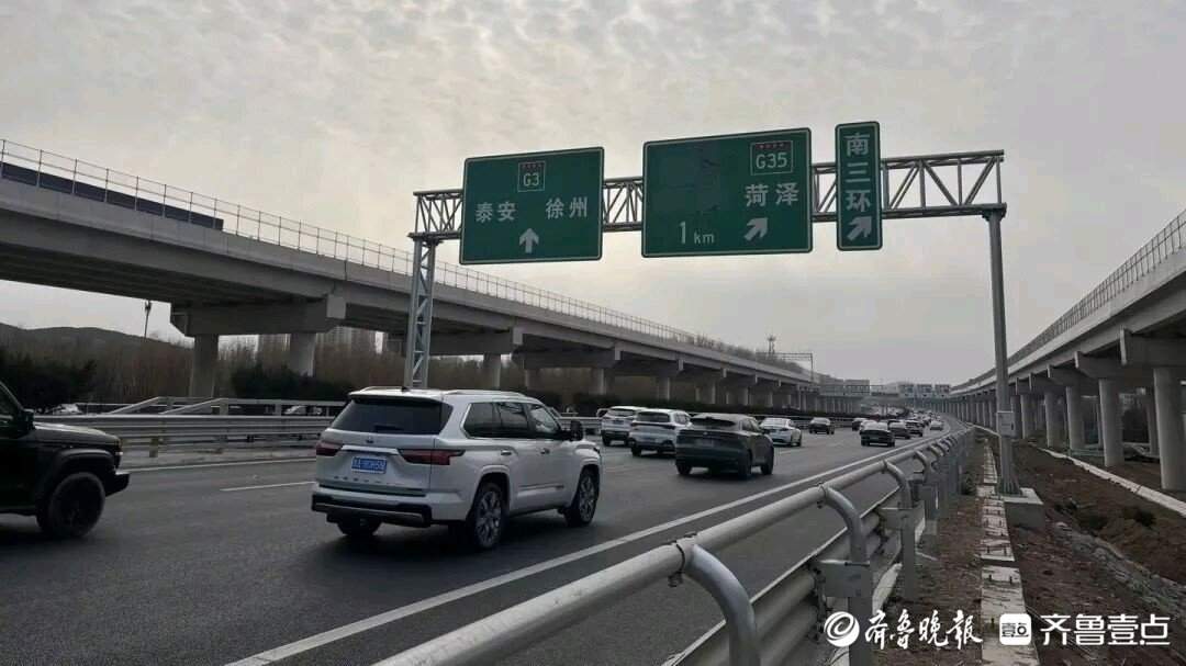 京台高速齐济段改扩建后首个端午：十二车道跑出加速度