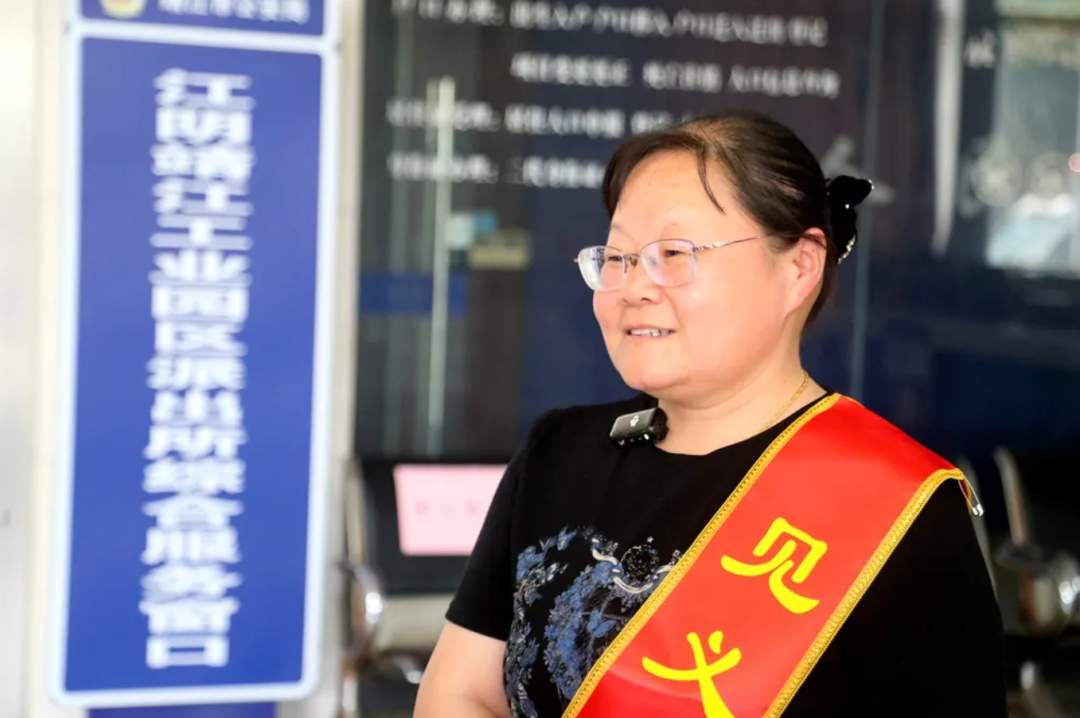 “顶车救人”女司机获赠新车，当场捐赠！