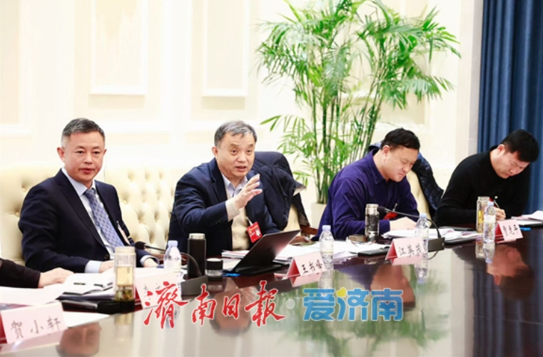人大代表分组审议市人大常委会工作报告和“两院”工作报告