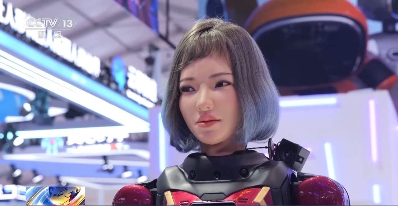 机器人上演“指尖芭蕾” 世界机器人大会勾勒未来图景