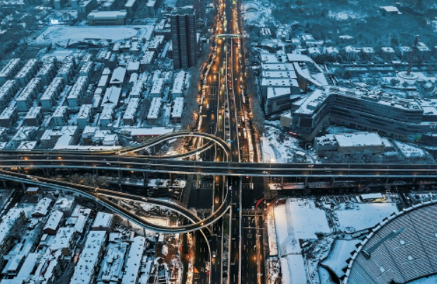 晚间主城区积雪厚至15厘米 泉城一夜“雪无”的硬核浪漫