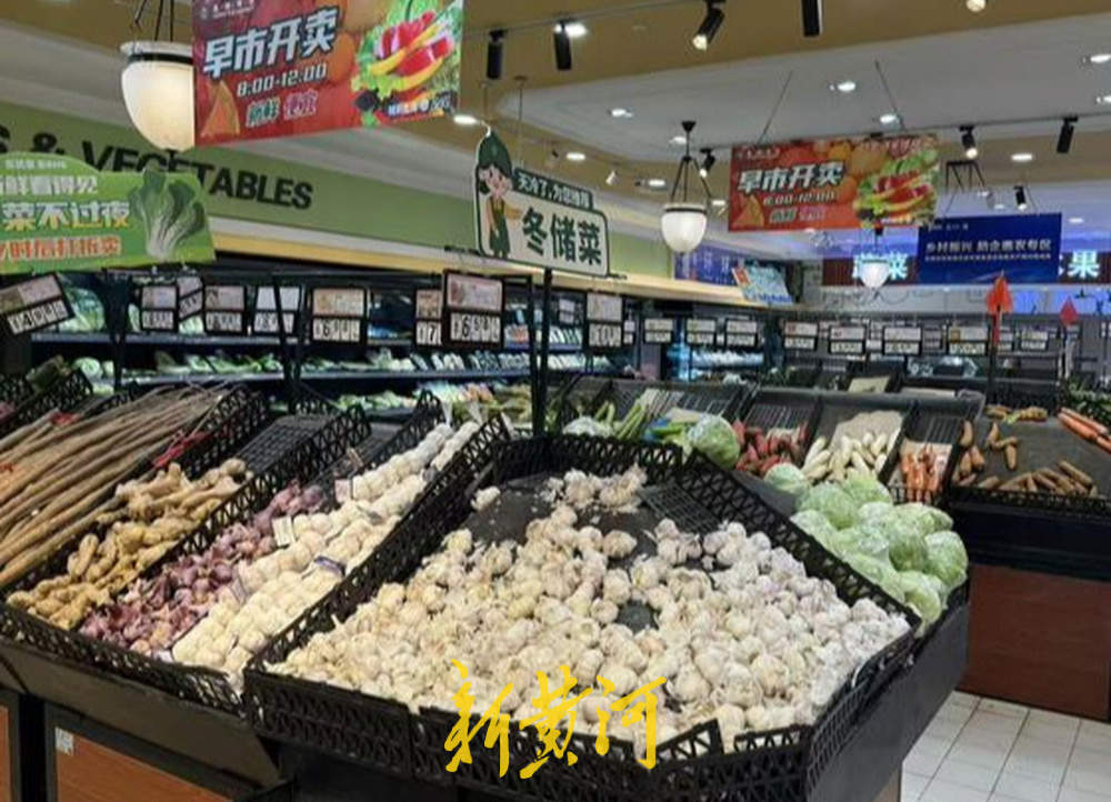 北京华联生活超市济南领秀城店宣布月底闭店，记者探访：部分货架已空，购物卡可购买指定商品