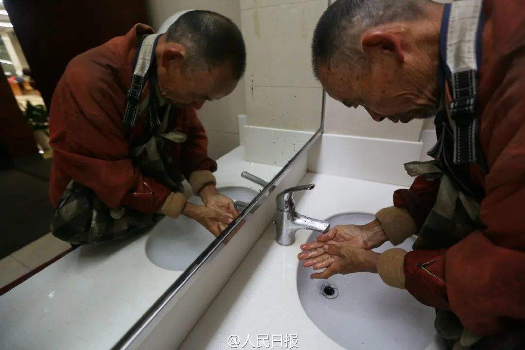 曾回应“市民投诉拾荒者看书”，杭州图书馆再次火了