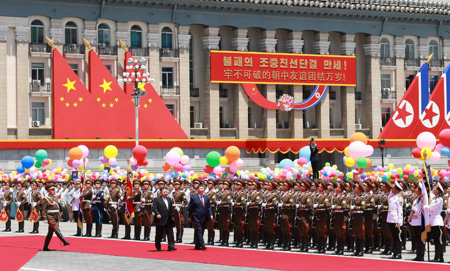 习近平出席金正恩举行的欢迎仪式