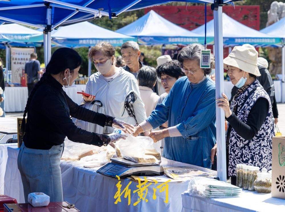 多款产品脱销 农广优品进社区活动（百花公园站）受热捧