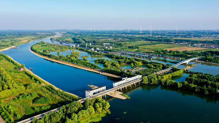 与会同志谈如何贯彻落实省委经济工作会议精神