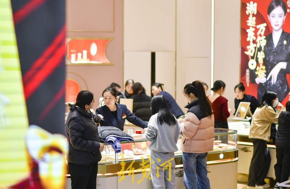 济南商家冲刺岁末消费季，激发市民消费热情