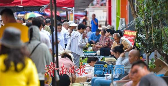 避高温泉城早市经济火热 瓜果蔬菜量足价稳