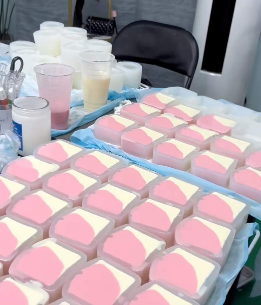 这种“解压神器”却多是“三无”产品，捏得“闻”不得