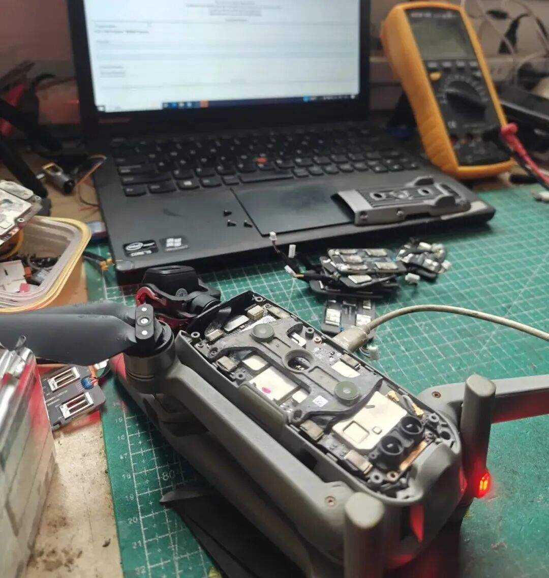 最新披露！打着维修服务的幌子开设网店，实则进行非法勾当，警方连续破获为无人机“黑飞”提供破解服务案件