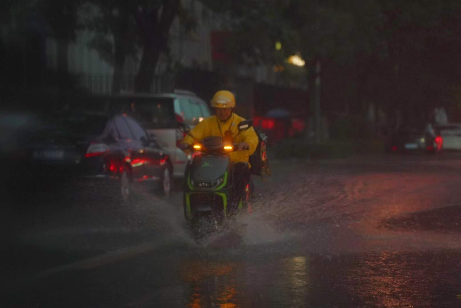 “倾泻式”强降雨下的济南路况：提速！大部分积水点半小时退水