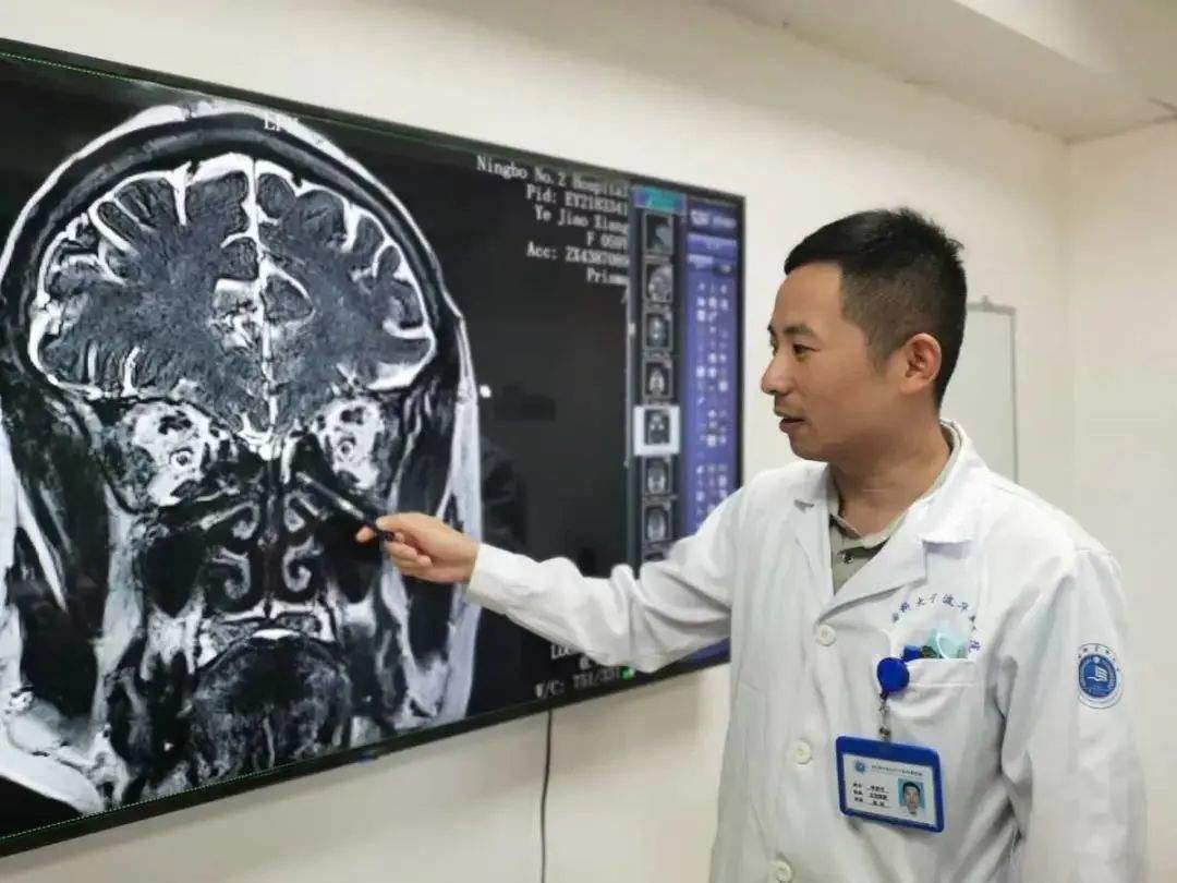 32岁男子脑子“漏水”竟与这个动作有关!