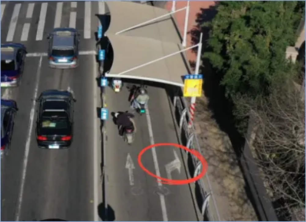 斑马线拓宽、增设非机动车右转专用车道……济南经十路交通再优化