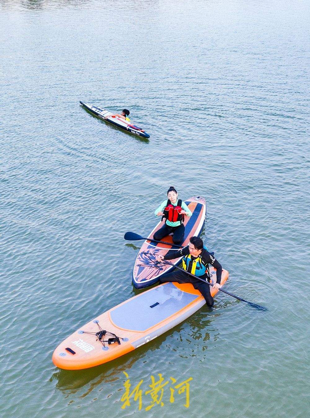 “水上漂”夏日爆火 桨板运动开启“乘风破浪”之旅