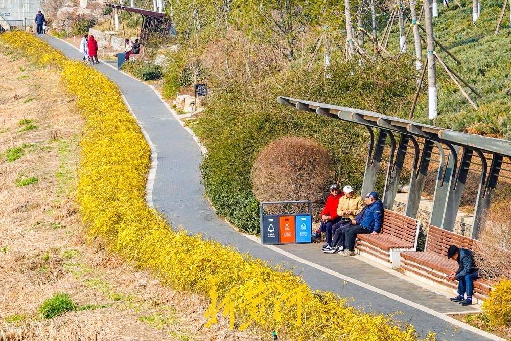 一年四季 泉在济南丨春意渐浓，腊山河畔披绿绽