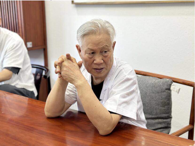 云太医（素朴中医院）何英教授：银屑病不是绝症，中医辨证调治解困境​