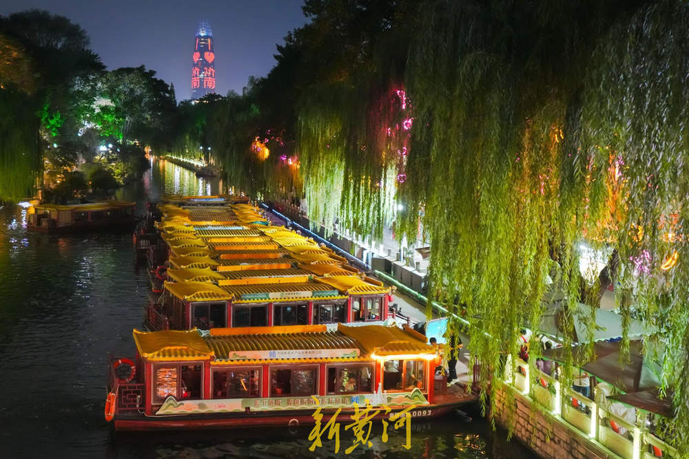 首批花船下水,一起“巡”觅泉城浪漫