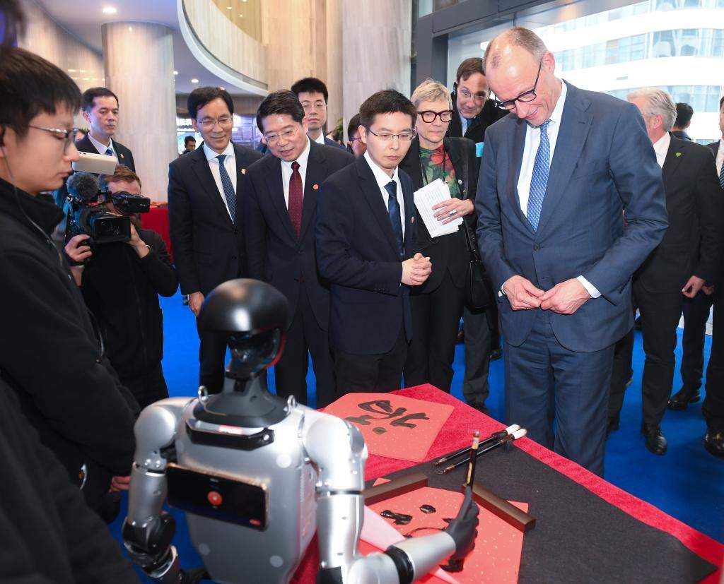 德国总理默茨在华参访企业：愿马年成为德中合作与发展之年