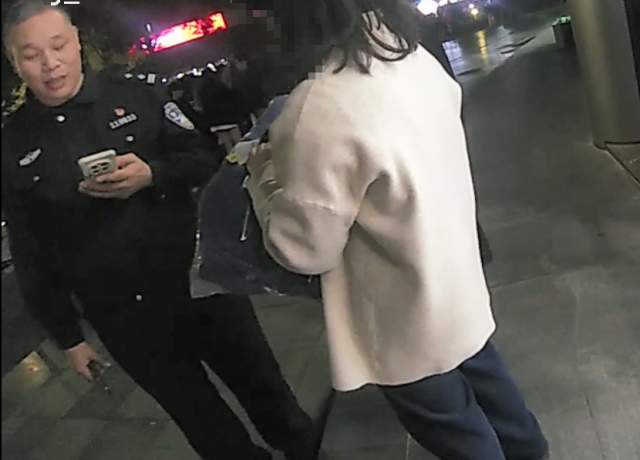 快递放家门口被盗 她的机智操作让嫌疑人主动送上门