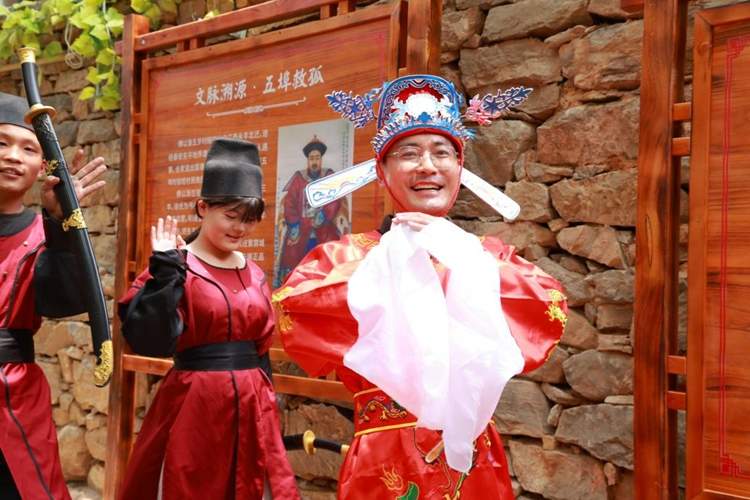 直播网红村丨泰安600年“伙大门”石头村，从大山深处蹚出一条文旅共富路