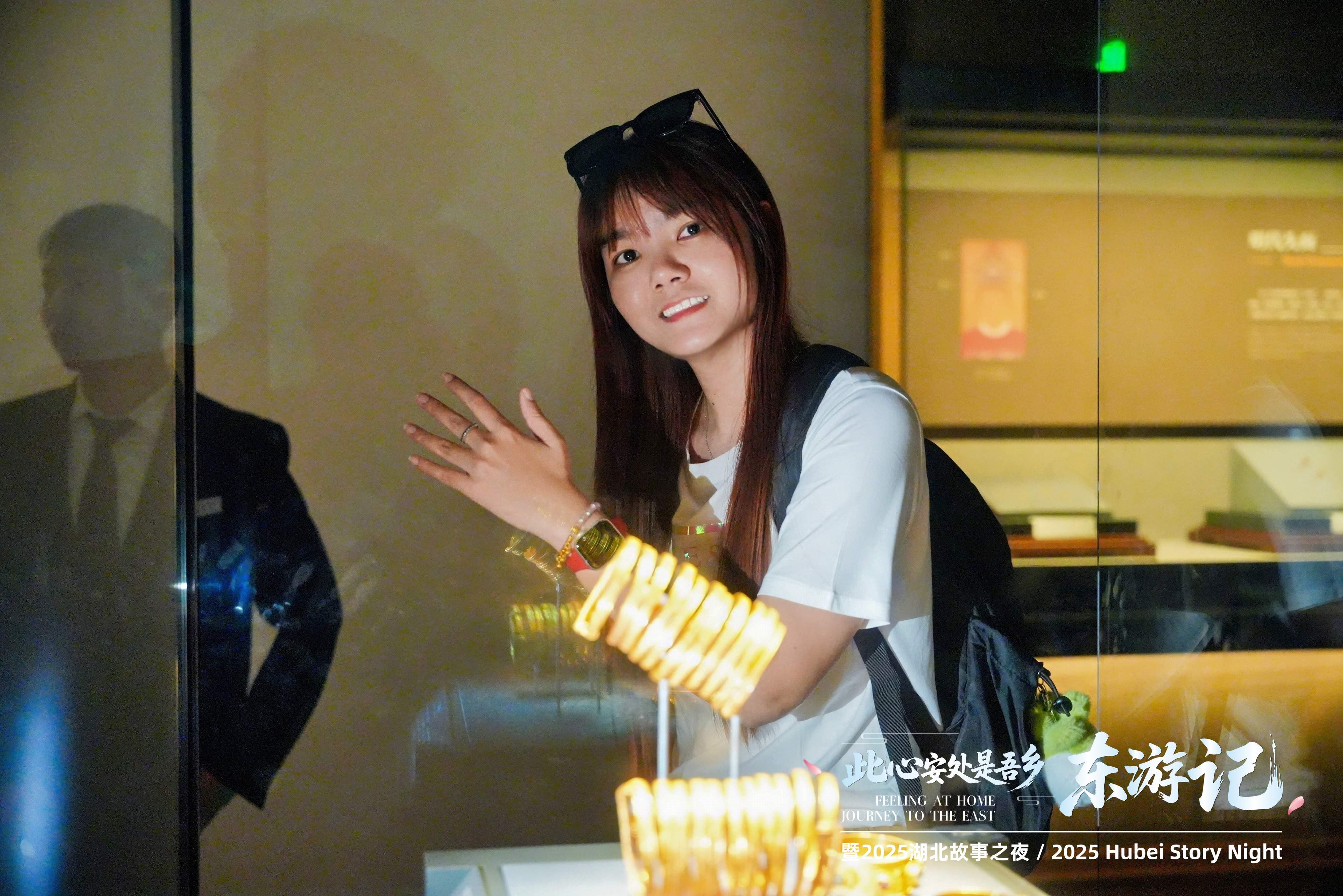 解锁新技能：老外变“老内” 直播带货忙