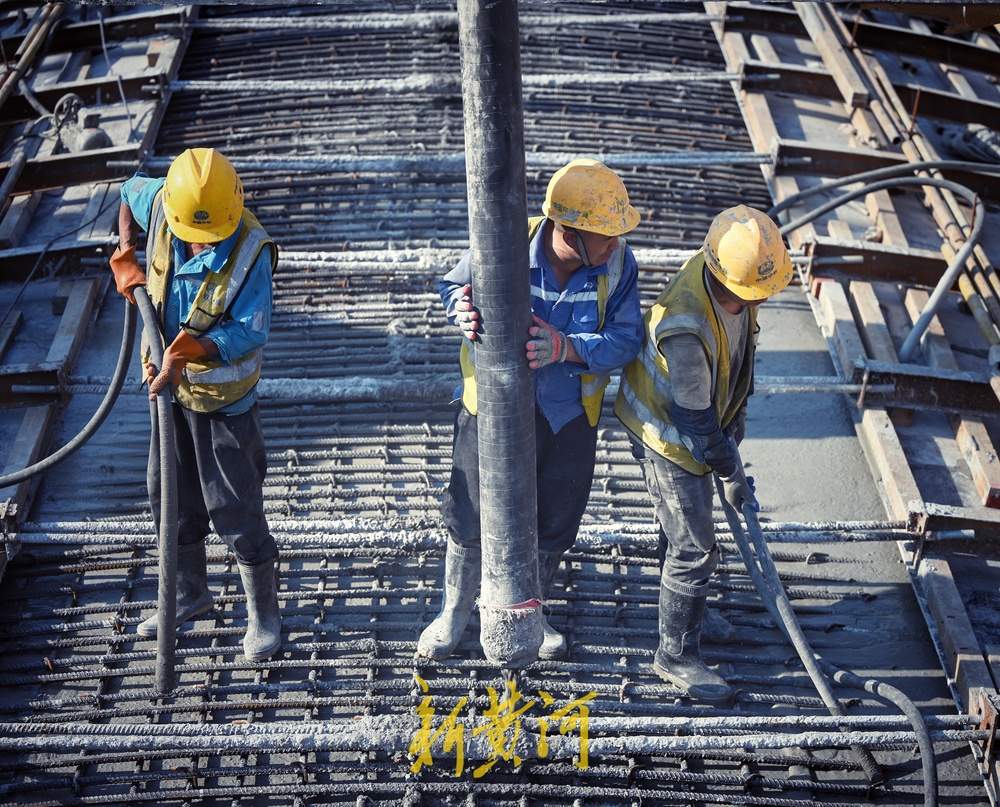 项目强省会｜济滨高铁机场隧道顺利贯通