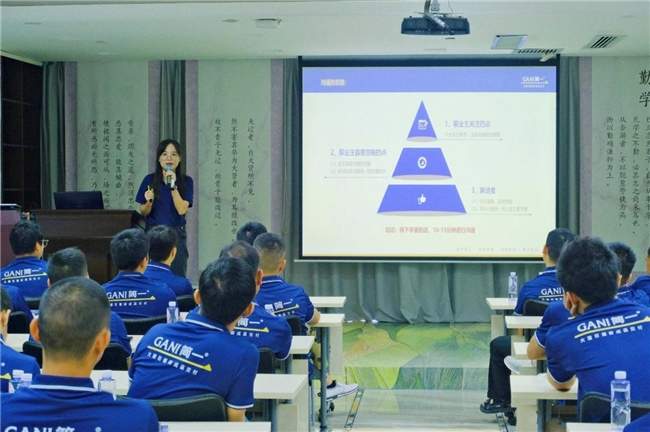 专业认证，持续进步｜请放心把家交给简一美好家服务团队