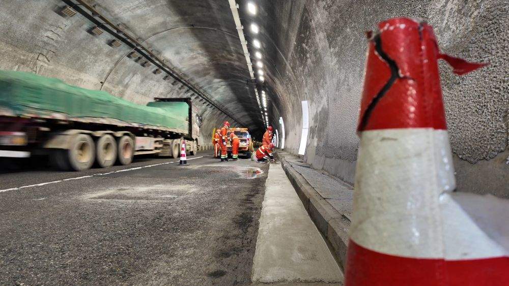 新华视点｜致敬劳动者 平凡岗位上的光芒万丈